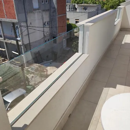 Luka Apartment *